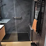 Lejlighed Modern 2-bedroom Near & Center T138 *