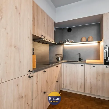 Modern 2-bedroom Near & Center T138 *