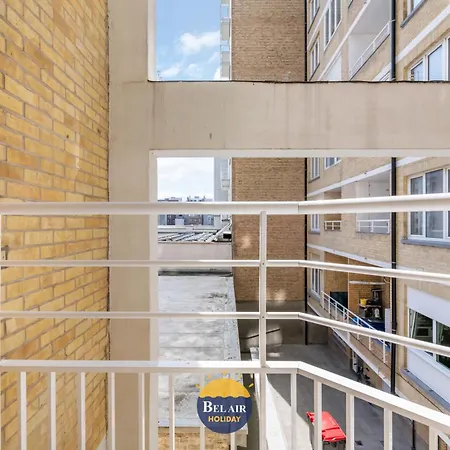 Modern 2-bedroom Near & Center T138 Daire *