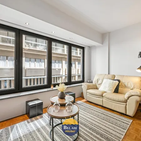 Daire Modern 2-bedroom Near & Center T138 *