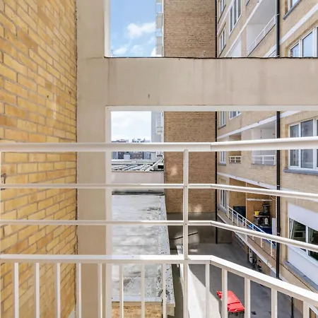 Modern 2-bedroom Near & Center T138 公寓 *