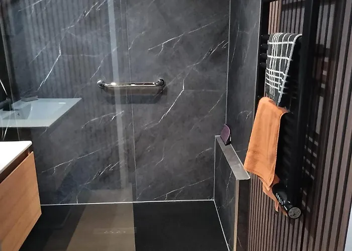 Appartement Modern 2-bedroom Near & Center T138 *